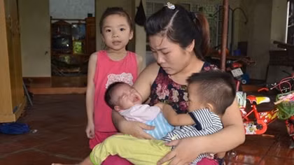 Hãy giúp đỡ gia đình cha bị liệt và hai con mắc bệnh máu khó đông