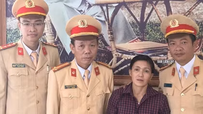 Kịp thời cứu một phụ nữ bị đắm thuyền trên sông Bạch Đằng