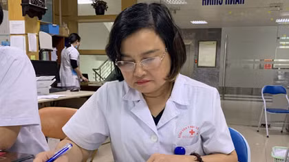 “Bác sĩ zona” và tấm lòng hết mình vì người bệnh
