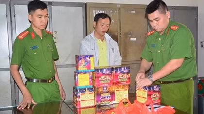 Tạm giữ đối tượng vận chuyển hàng cấm