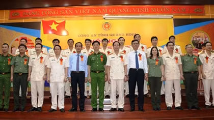 Thứ trưởng Nguyễn Duy Ngọc và đoàn công tác của Bộ Công an làm việc tại Quảng Bình