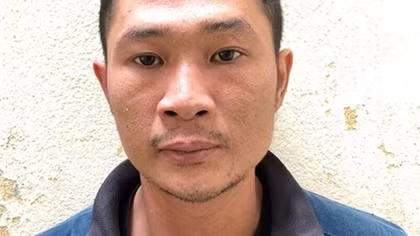 Thương bạn "tuồn' ma túy vào phòng tạm giam cho bạn