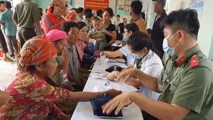 Khám chữa bệnh và tuyên truyền pháp luật cho người dân Quảng Hòa – Đắk Nông