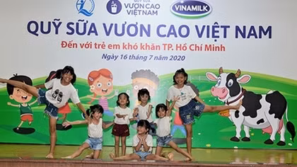 Hành trình xuyên mùa dịch của Quỹ sữa Vươn cao Việt Nam năm thứ 13