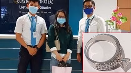 Nhận lại nhẫn kim cương sau 3 ngày đánh rơi trên máy bay