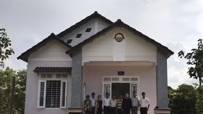 Xây nhà tình nghĩa tặng hộ gia đình khó khăn
