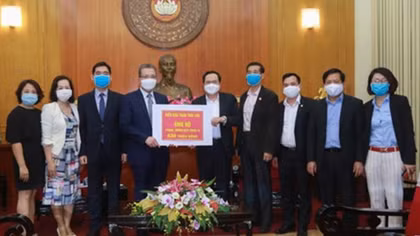 Kết nối tấm lòng của kiều bào ủng hộ quê hương Việt Nam phòng chống dịch