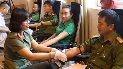 Những giọt máu nghĩa tình đồng đội từ Trại giam Quyết Tiến