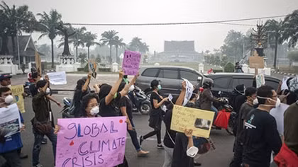 Khói bụi độc hại ám ảnh Indonesia