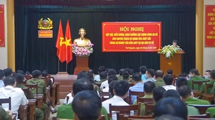 Khen thưởng Công an xã bán chuyên trách tiêu biểu, xuất sắc