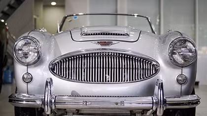 Xe cổ “hiếm có khó tìm” Austin-Healey 3000 được đi “làm đẹp”