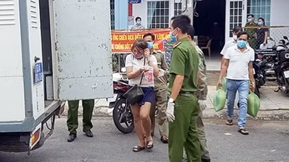 (NÓNG TRONG TUẦN) Cắn Cảnh sát để “thông chốt” phòng dịch; triệt phá đường dây cá độ bóng đá “khủng”