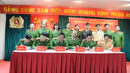 Cụm thi đua số 5 ký giao ước thi đua “Vì an ninh Tổ quốc” năm 2019