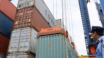 Nhiều container hàng bị tắc nghẽn