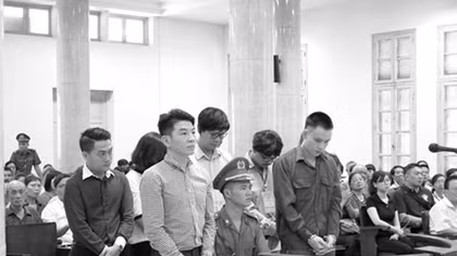 Nhiều bị hại mới xuất hiện, Tòa yêu cầu điều tra bổ sung vụ "sàn vàng ảo"