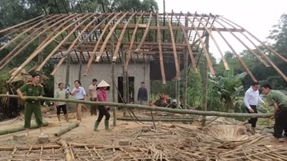 Trong cơn hoạn nạn tận hiểu lòng nhau
