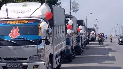 Thú vị với màn rước dâu bằng… xe tải ở Thái Bình