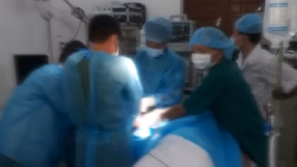 Bác sĩ Trường Sa cấp cứu thành công một ngư dân bị đứt lìa bàn tay