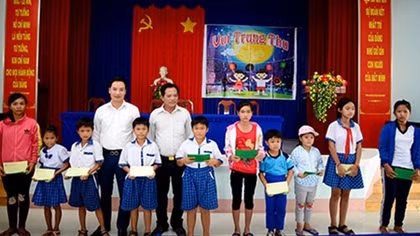 Tập đoàn Quốc tế Năm Sao với Tết Trung thu cho trẻ em nghèo