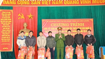 Mang hơi ấm Tết đến với đồng bào 2 tỉnh Sơn La, Hòa Bình