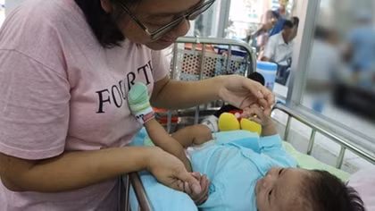 Cứu bé gái 2 tháng tuổi mắc bệnh hiếm gặp