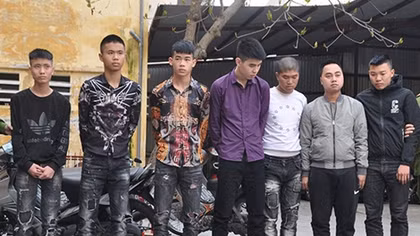 Con nợ bị đánh đập nhốt cốp xe rồi bắt viết thêm giấy vay