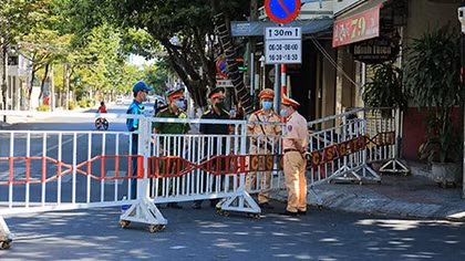 Sống giữa tâm dịch
