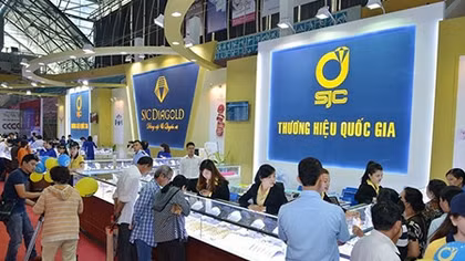 Giá vàng "dựng đứng" và những tác động