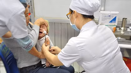 Khẩn trương vào cuộc để "hạ nhiệt" bệnh sởi và tay chân miệng