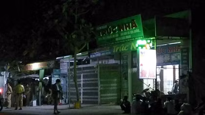 "Nói chuyện" với 10 thanh niên có hung khí, nam thanh niên tử vong 