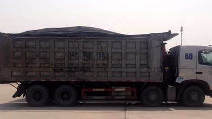 Phạt 305.400.000 đồng đoàn xe chở than cơi thành và quá tải