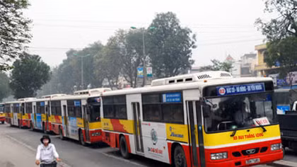  Phát hiện, xử phạt hàng chục xe khách giả danh xe buýt