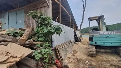 Cần ngăn chặn tình trạng lấn sông xây nhà ở trái phép