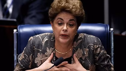 Nữ Tổng thống Brazil bị phế truất: Giậu đổ bìm leo