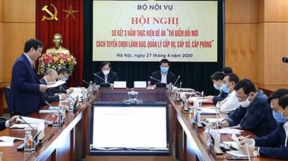 “Hạt giống đỏ” kế cận (phần 4)