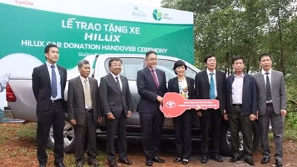 Toyota Việt Nam trao tặng xe ôtô giúp bảo tồn thiên nhiên