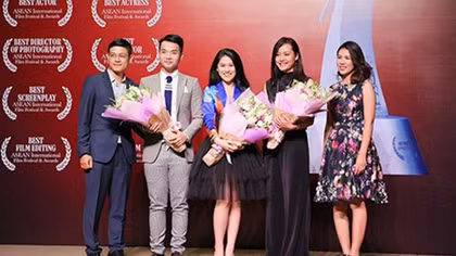 Lùm xùm truyền thông Việt ở xứ Cannes