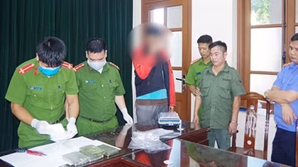 Bị bắt cùng 7 bánh heroin khai nhận đã vận chuyển trót lọt 9 bánh