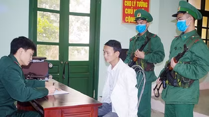 Xách thuê 20 bánh heroin lấy 15 triệu đồng