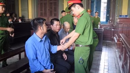 Đề nghị 5 án tử hình trong vụ buôn ma túy qua đường hàng không
