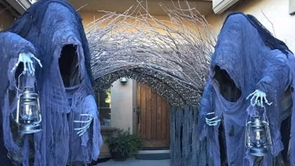 Những kiểu trang trí Halloween khiến hàng xóm rợn tóc gáy