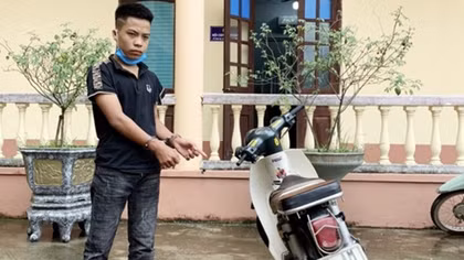 Bắt đối tượng điều khiển xe máy tông gẫy chân Đại úy Công an