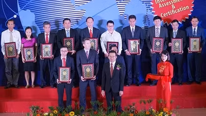 Trao tặng các danh hiệu “Doanh nghiệp phát triển bền vững”