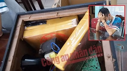 Cất giấu 12 bánh ma túy trong loa và cốp xe máy