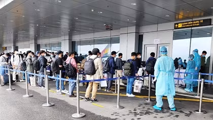 Hơn 300 kỹ sư Hàn Quốc đến Việt Nam qua sân bay Vân Đồn