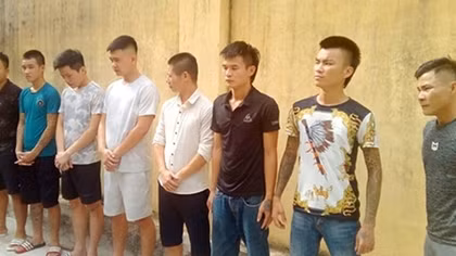Nhóm côn đồ chuyên “bảo kê”, cưỡng đoạt tài sản của lái xe và thương lái