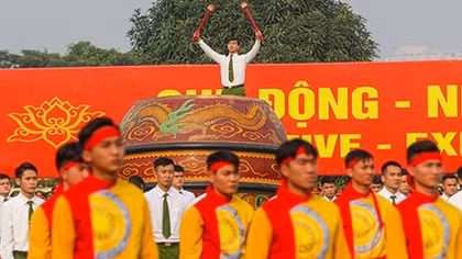 Sơ duyệt biểu diễn trống hội chào mừng thành công Đại hội lần thứ XIII của Đảng