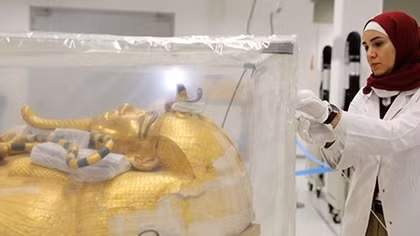 Bí mật về quan tài mạ vàng của pharaoh Ai Cập Tutankhamun
