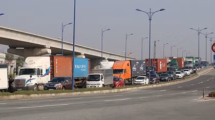 Triệt phá băng nhóm chuyên rút ruột xe container