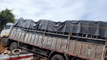 4 người trên xe tải thoát chết nhờ hốc cứu nạn trên đèo Lò Xo